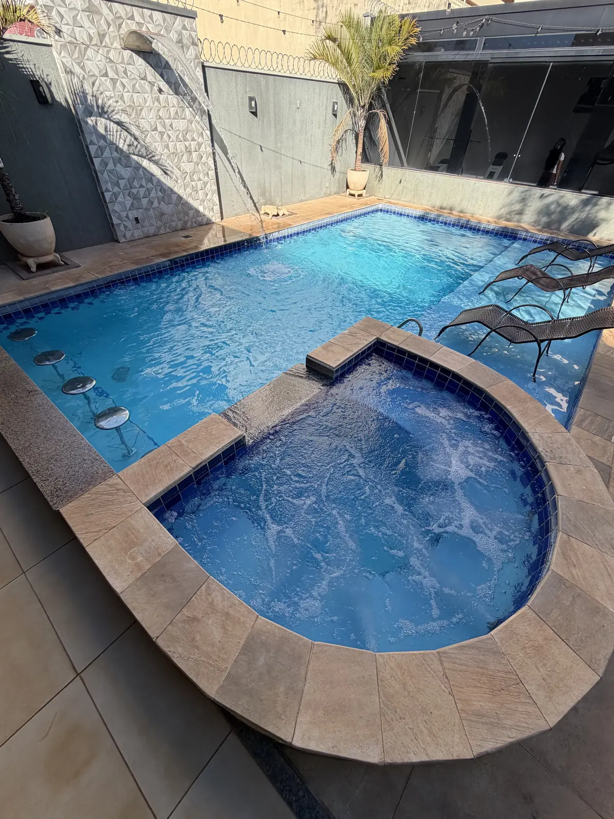 Piscina aquecida com hidromassagem do Hotel Revitalle